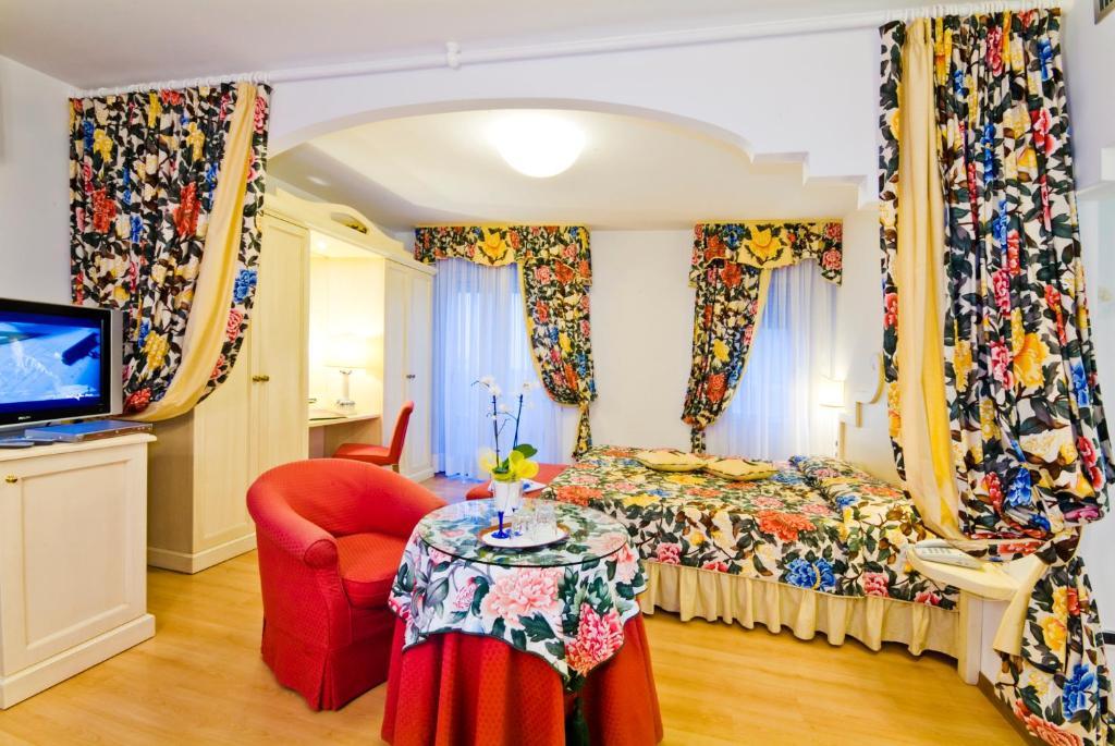 Hotel Panoramic Каорле Номер фото
